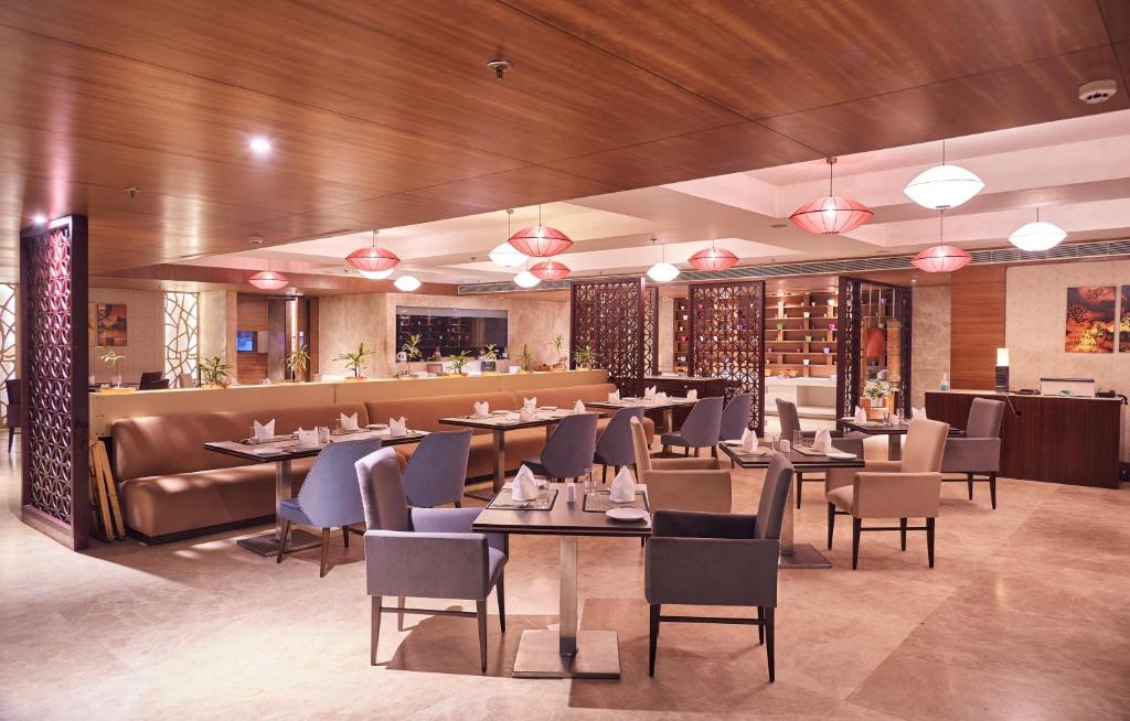 1 The P L Palace Agra