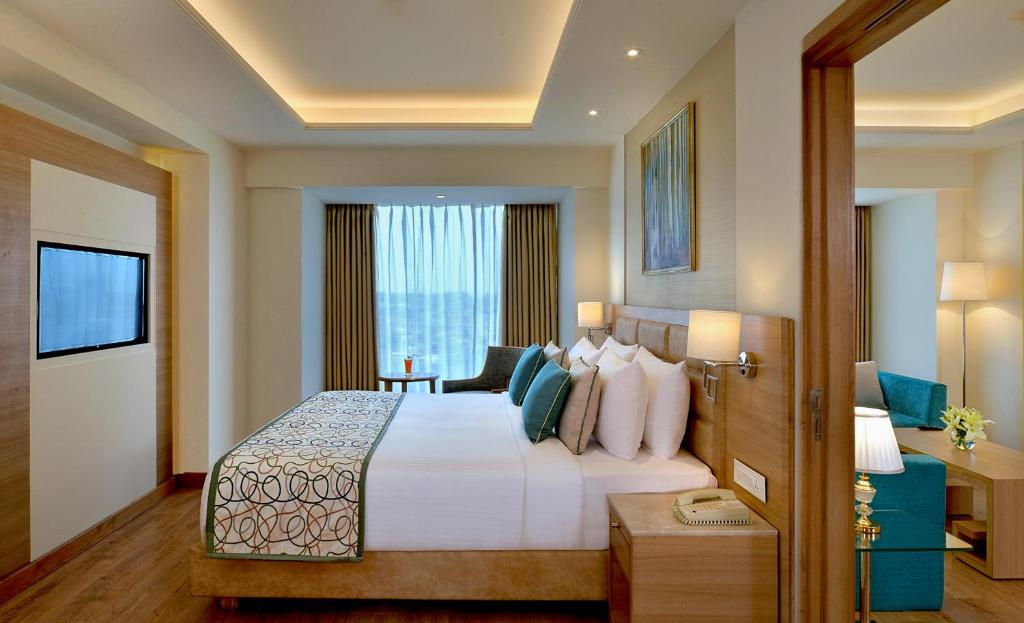 4 Golden Sarovar Portico
