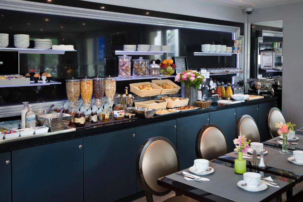 5 Hôtel Champs Élysées Plaza Paris